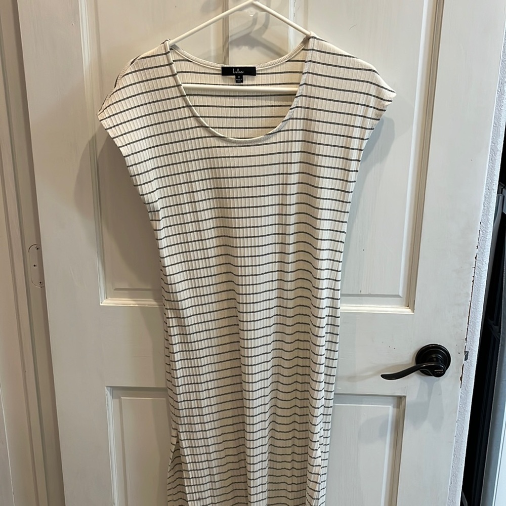 Lulus Tshirt Maxi Dress with slits.